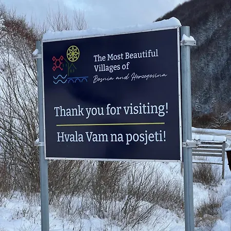 Vikendica Krasnice 펜션 Umoljani