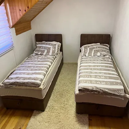 Vikendica Krasnice * Umoljani